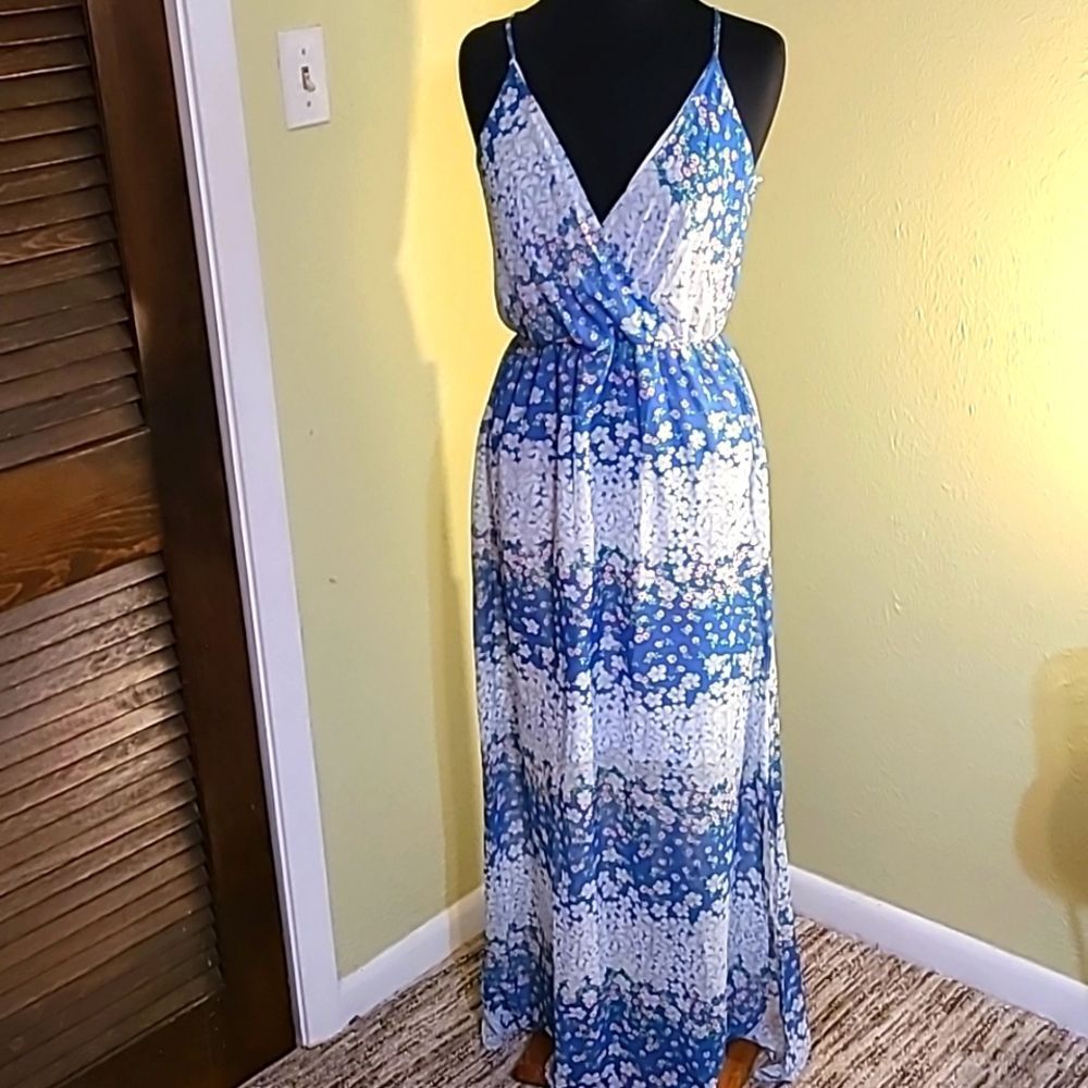 Gilli - Maxi Dress, Light Blue & White with Sprinkles of Pink, Size Medium